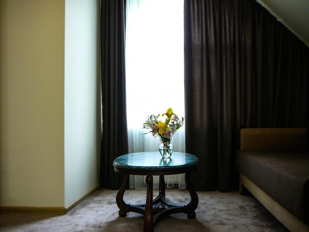 Eduard Hotel Uzjhorod Eksteriør bilde