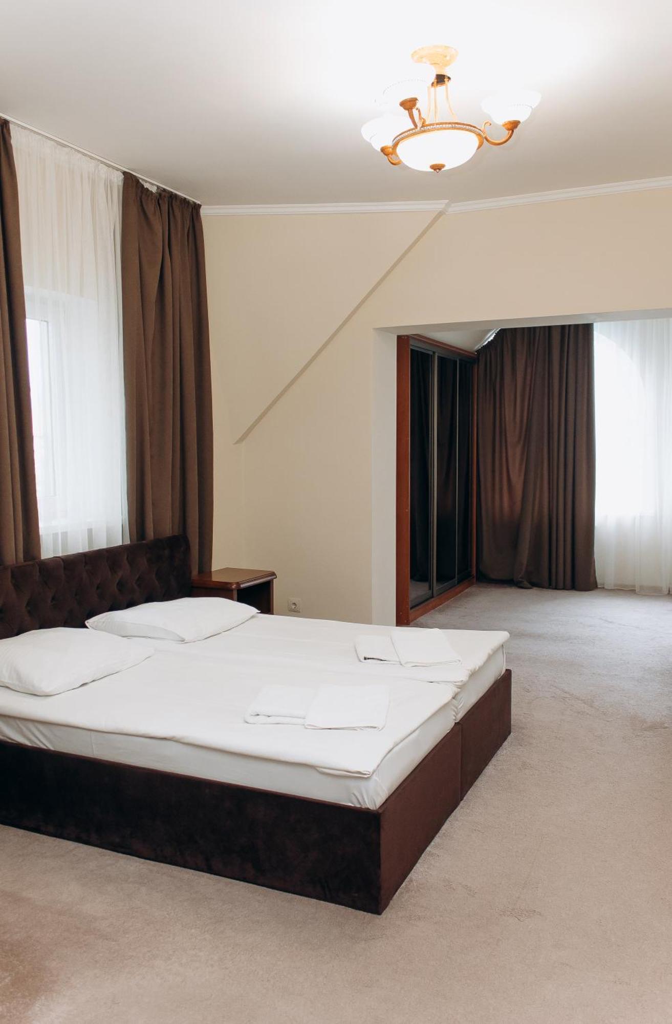 Eduard Hotel Uzjhorod Eksteriør bilde