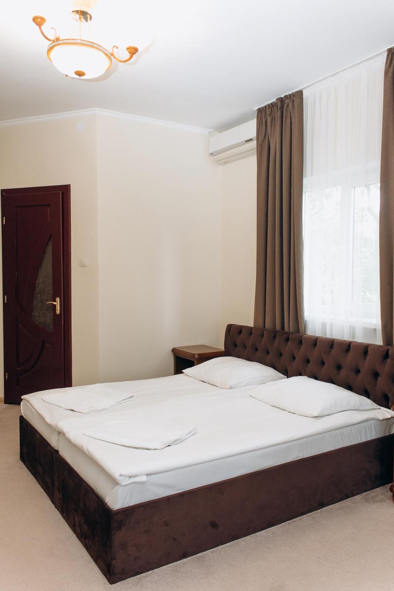 Eduard Hotel Uzjhorod Eksteriør bilde