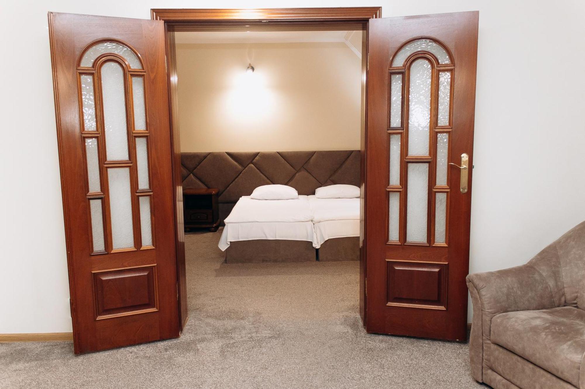 Eduard Hotel Uzjhorod Eksteriør bilde