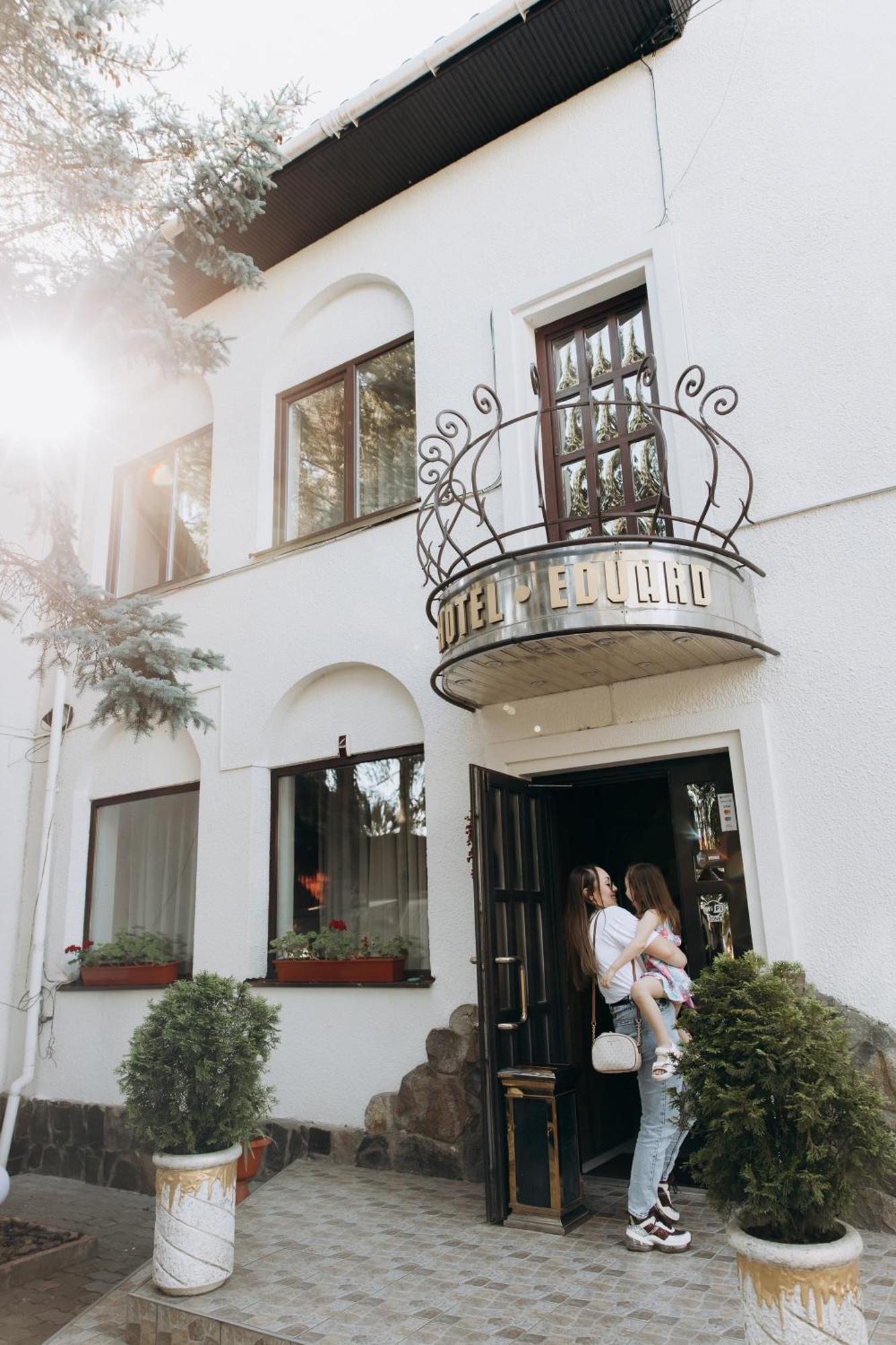 Eduard Hotel Uzjhorod Eksteriør bilde